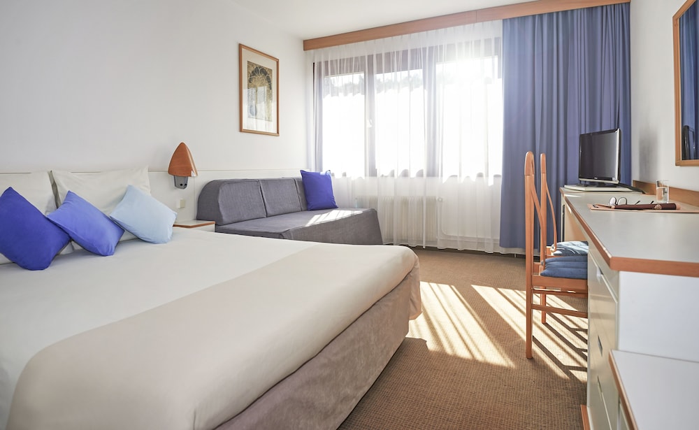 NOVOTEL ROUEN SUD 10/72