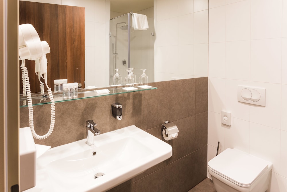 12 Revay Hotel 9/62