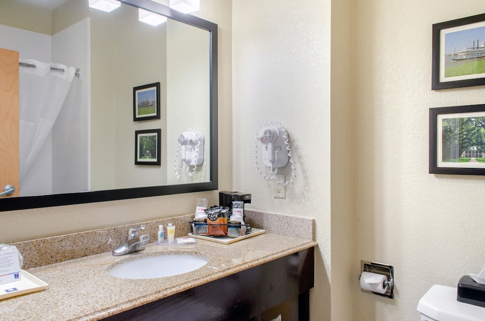 Comfort Inn & Suites Covington - Mandeville 12/32