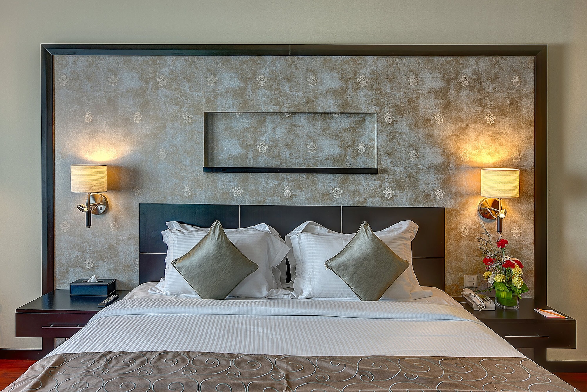 DELUXE ROOM