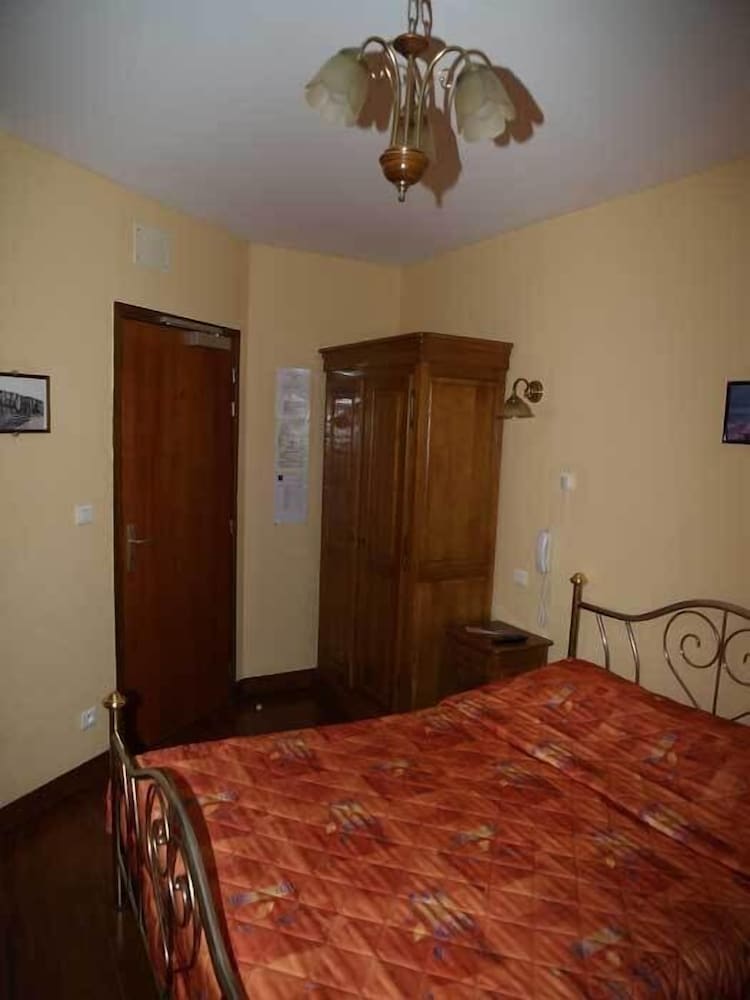Hotel De Calais 9/46