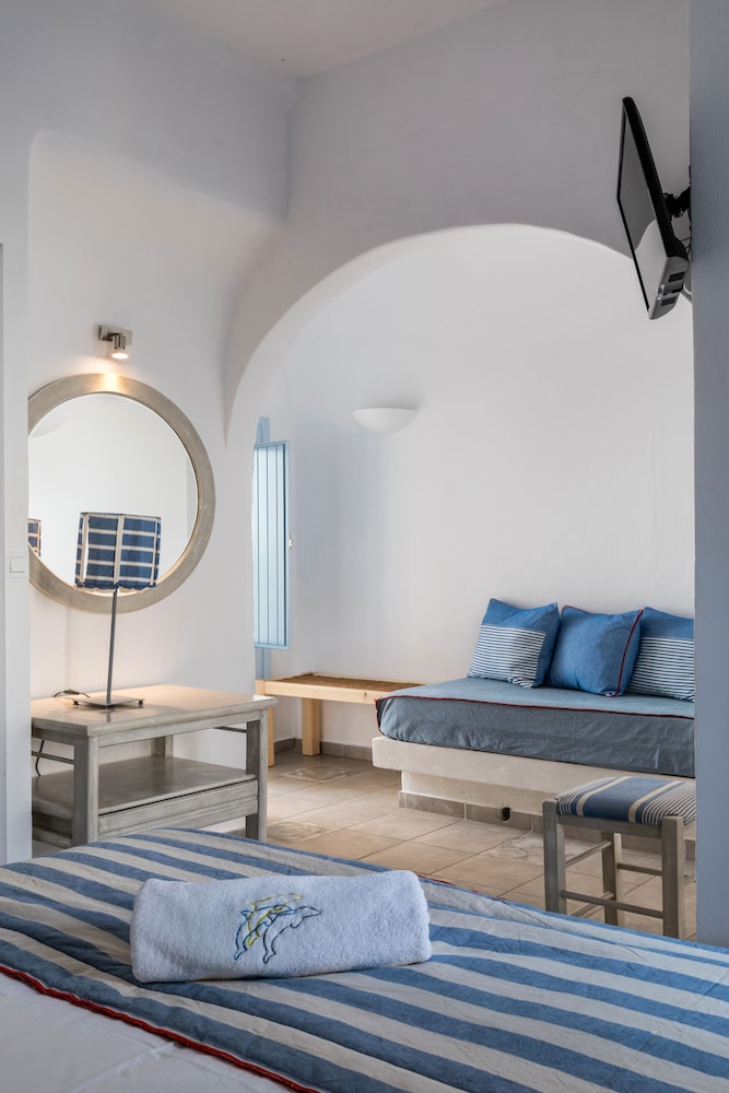 Blue Dolphins Apartments & Suites 33/49