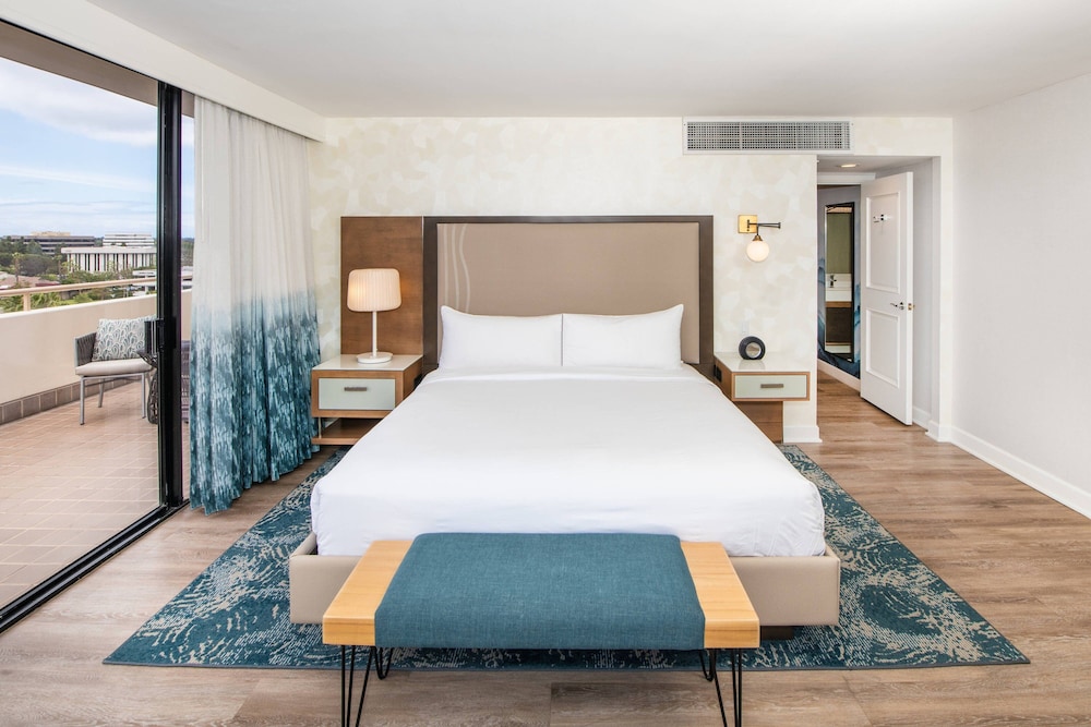 Renaissance Newport Beach Hotel 10/51