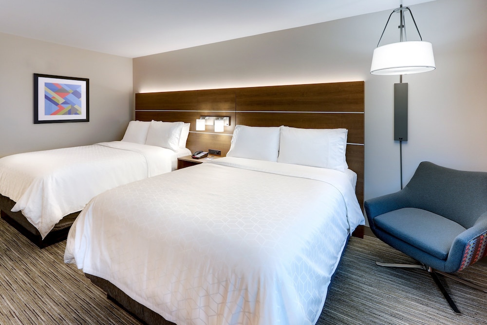 Holiday Inn Express Suites Middletown Goshen 18/71