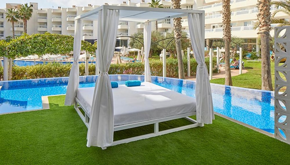 Tropic Garden Hotel & Apartments 70/73