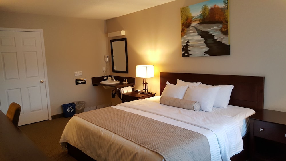 Days Inn By Wyndham Golden 6/41