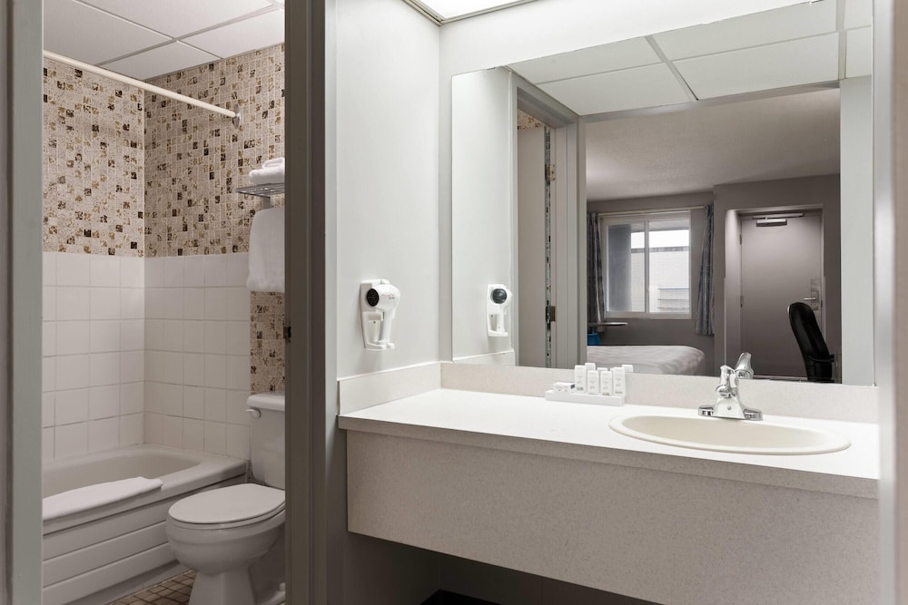 Travelodge by Wyndham Grande Prairie 46/46