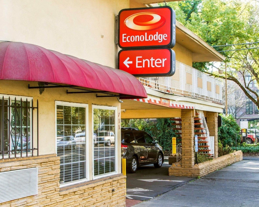 Econo Lodge Sacramento Convention Center 3/26
