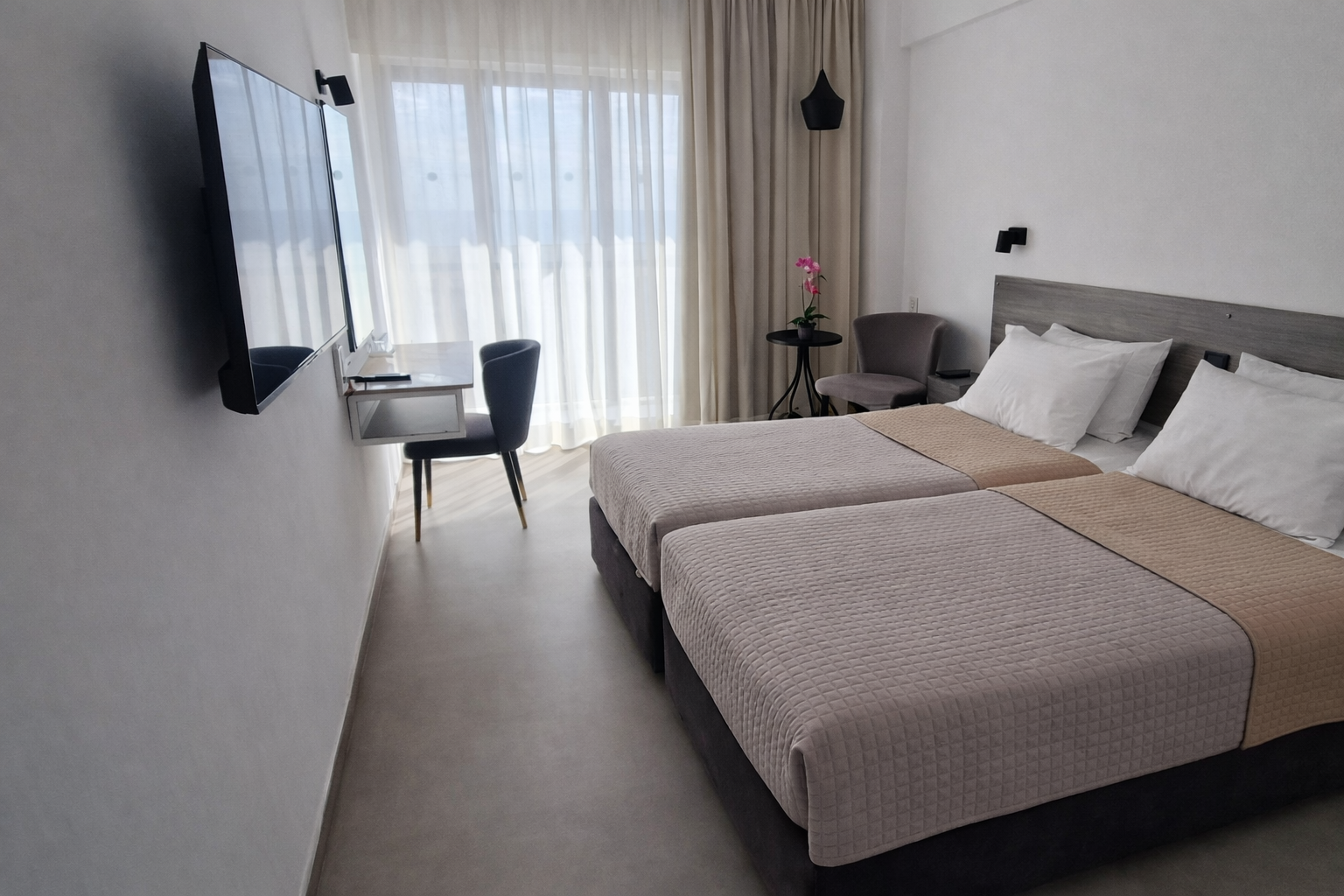 غرفة قياسية بإطلالة على البحر، Navarria Hotel 1/4