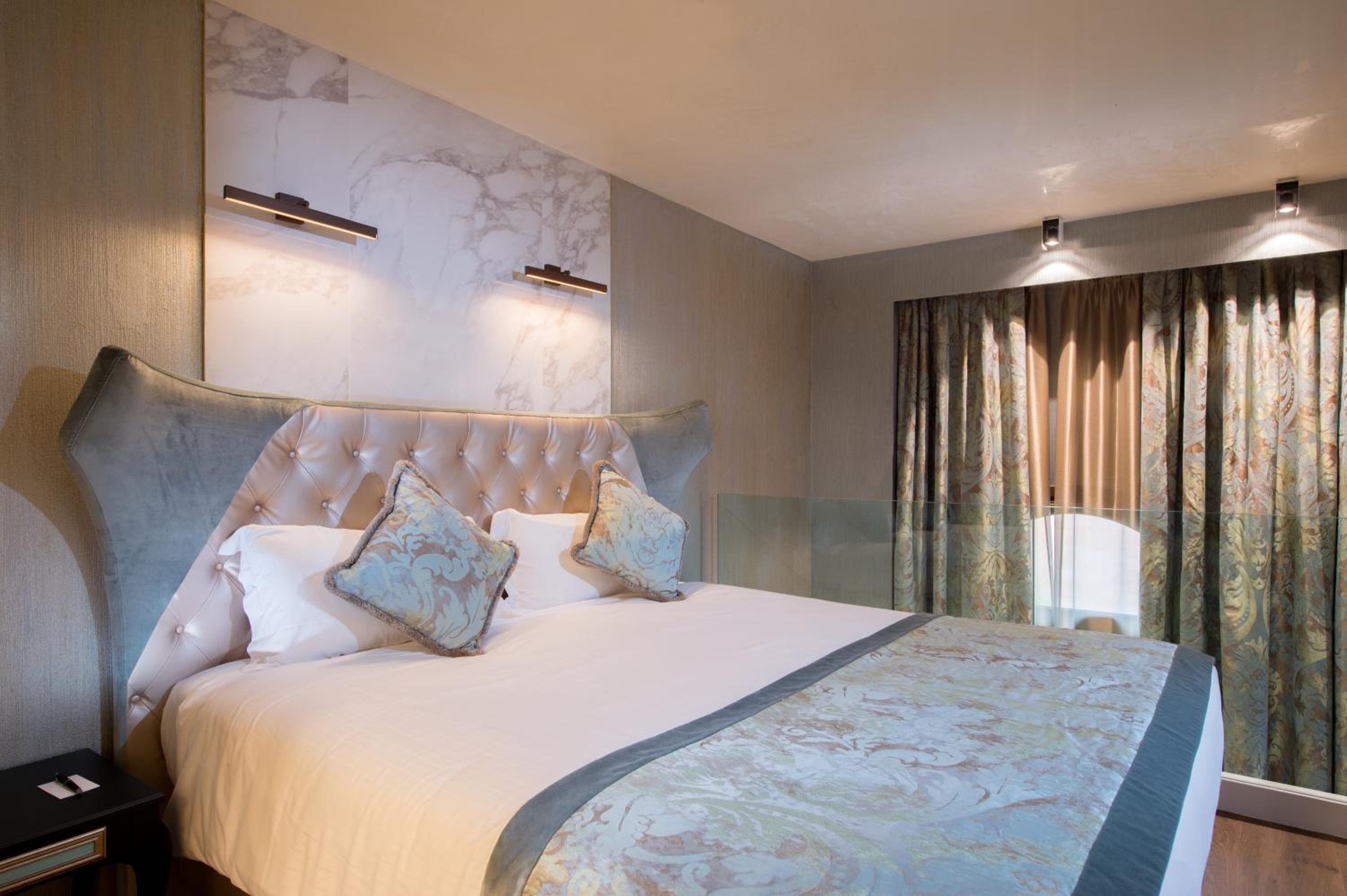 Family Suite, Queen and Twin Beds, Two Story