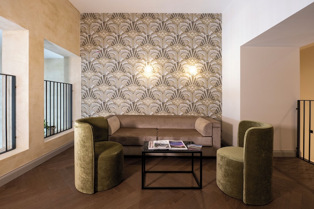 Hotel Carlton 38/62