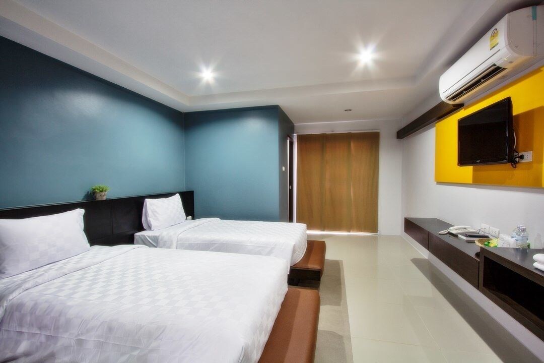 DELUXE, TWIN BEDS