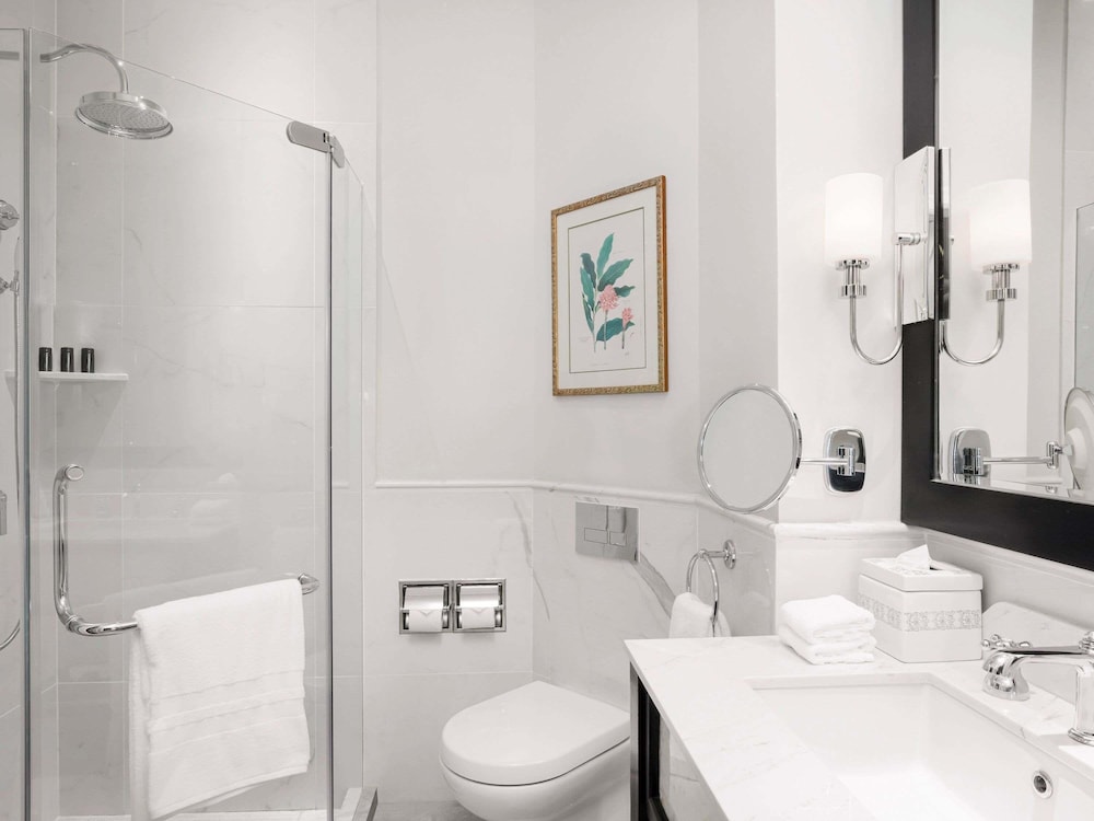 State, Twin Beds, Raffles Hotel Le Royal 9/10