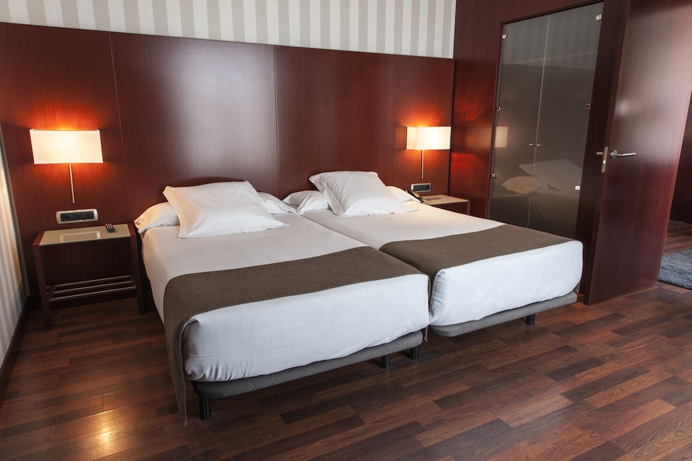 ROOM, SINGLE, DOUBLE BED
