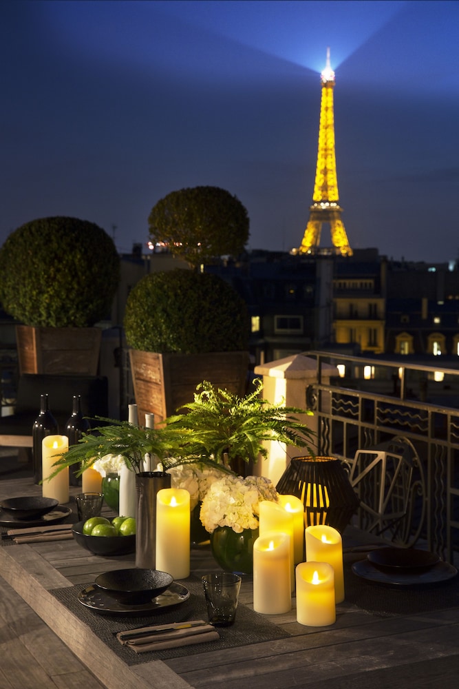 Hotel Marignan Champs Elysees 4/70