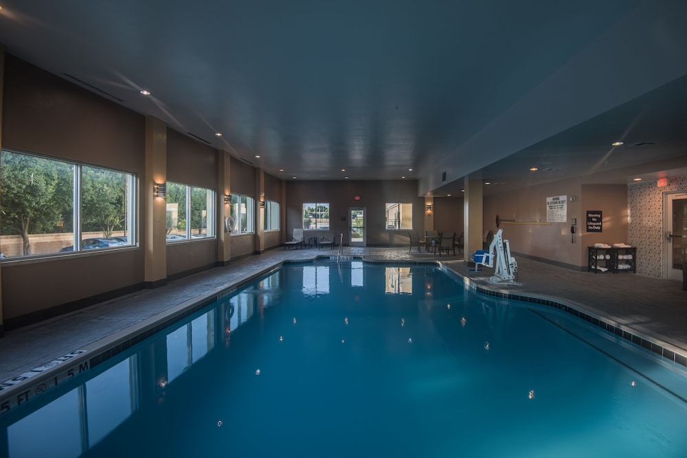 Holiday Inn Express Amp Suites North Dallas At Preston 1/48