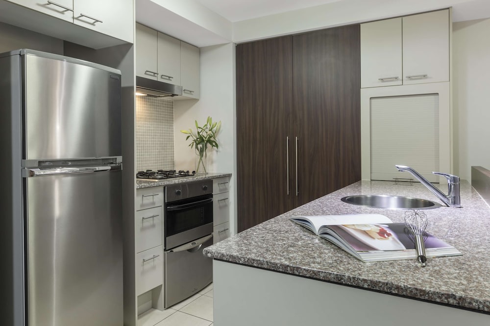 Oaks Brisbane Aurora Suites 22/74