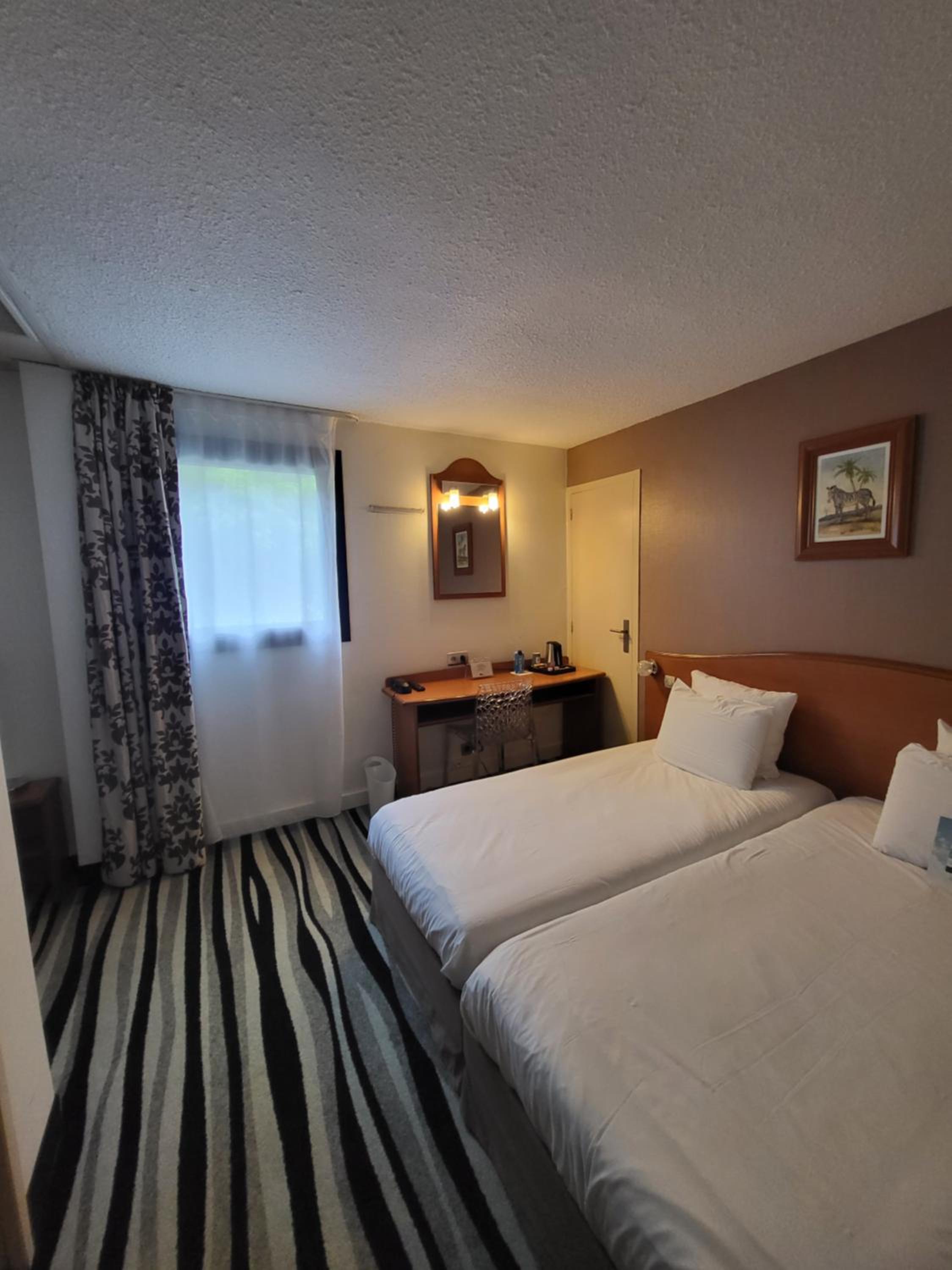 غرفة بسريرين منفصلين، Hotel Kyriad Saint Quentin En Yvelines - Montigny 2/7
