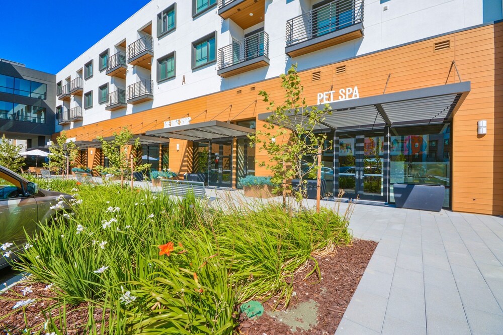 Global Luxury Suites in Menlo Park 3/50