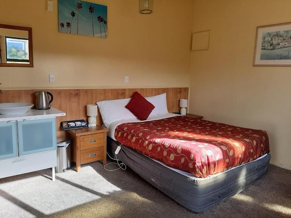 Dupont Executive Motels 24/66