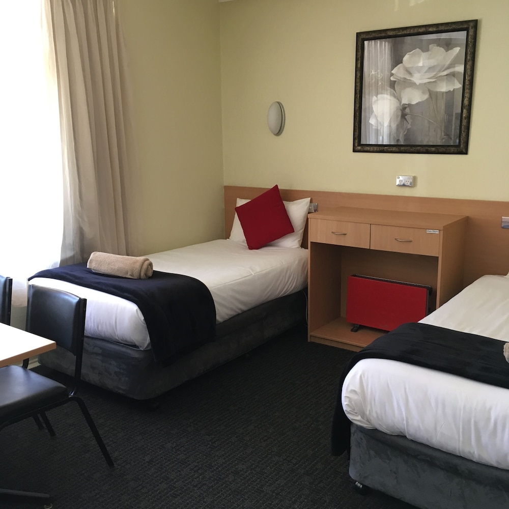 Sky Rider Motor Inn 26/69