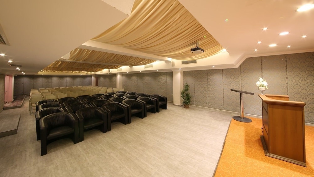 L'etoile Hotel 20/50