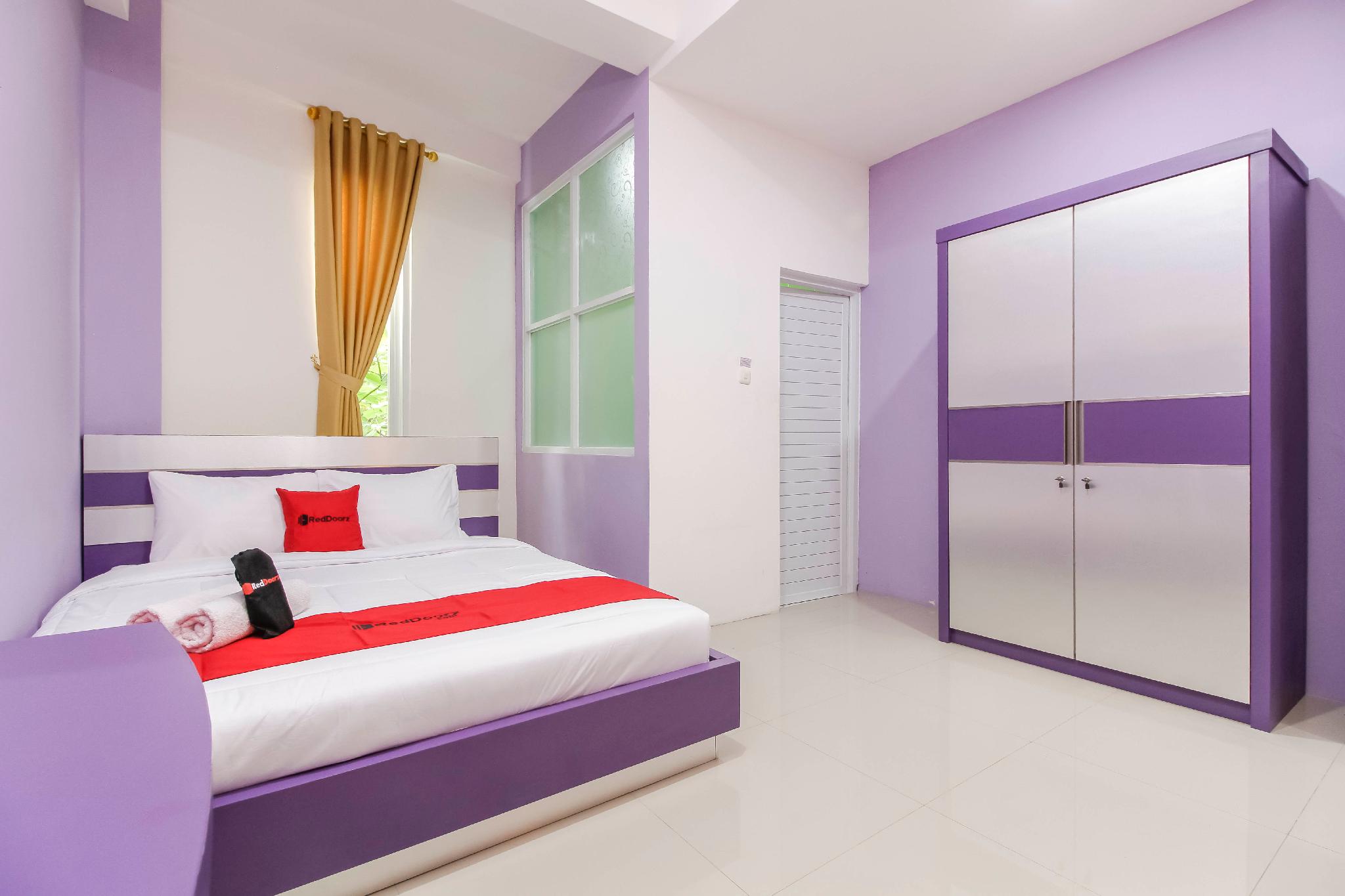 Reddoorz Plus Near Stasiun Bekasi 30/45