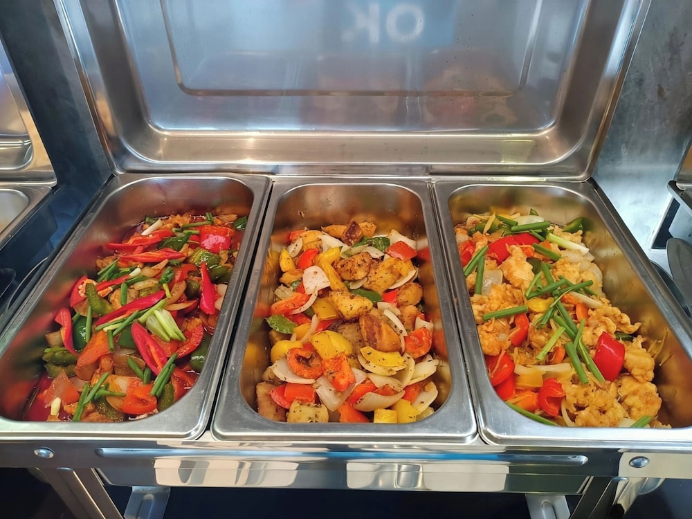 Phu-ke-ta The Hip Serviced Apartment and Hotel photo3