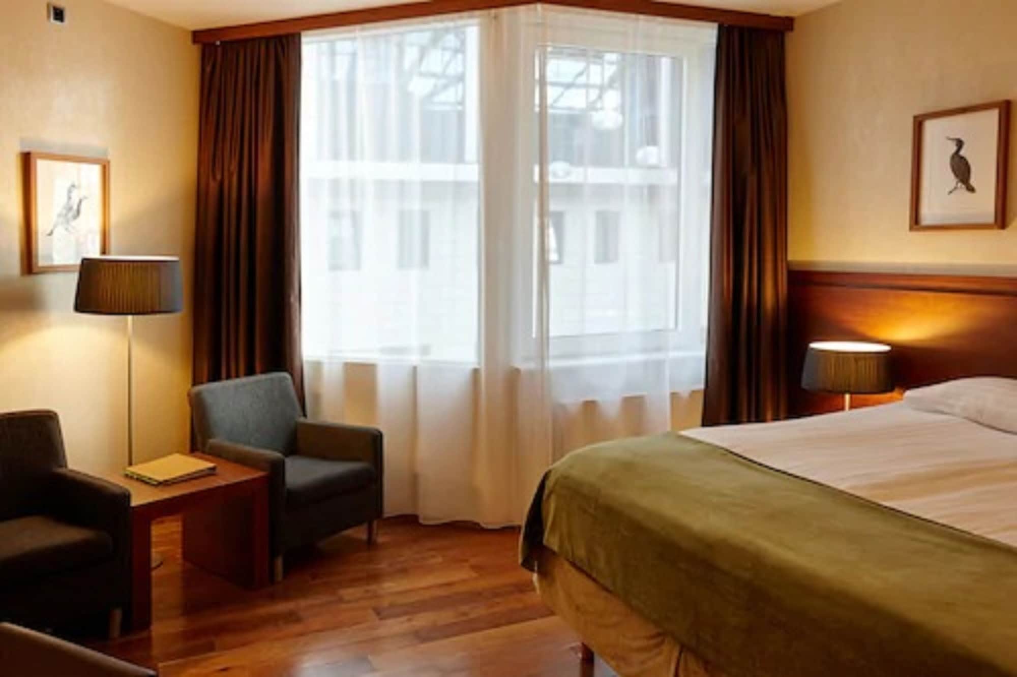 ROOM, TWIN BEDS, ATRIUM VIEW