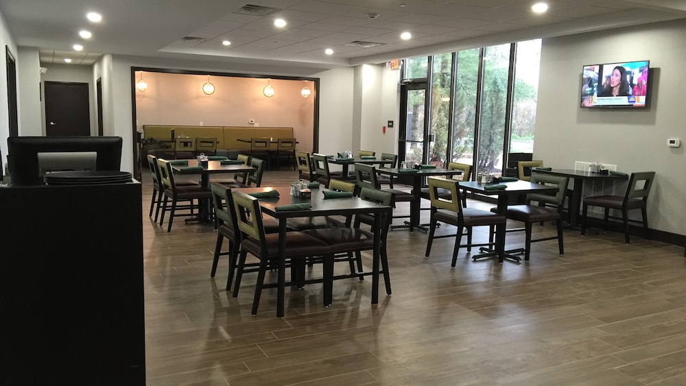 Holiday Inn Harrisburg East 37/61