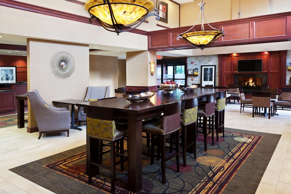 Hampton Inn & Suites Grove City 25/39