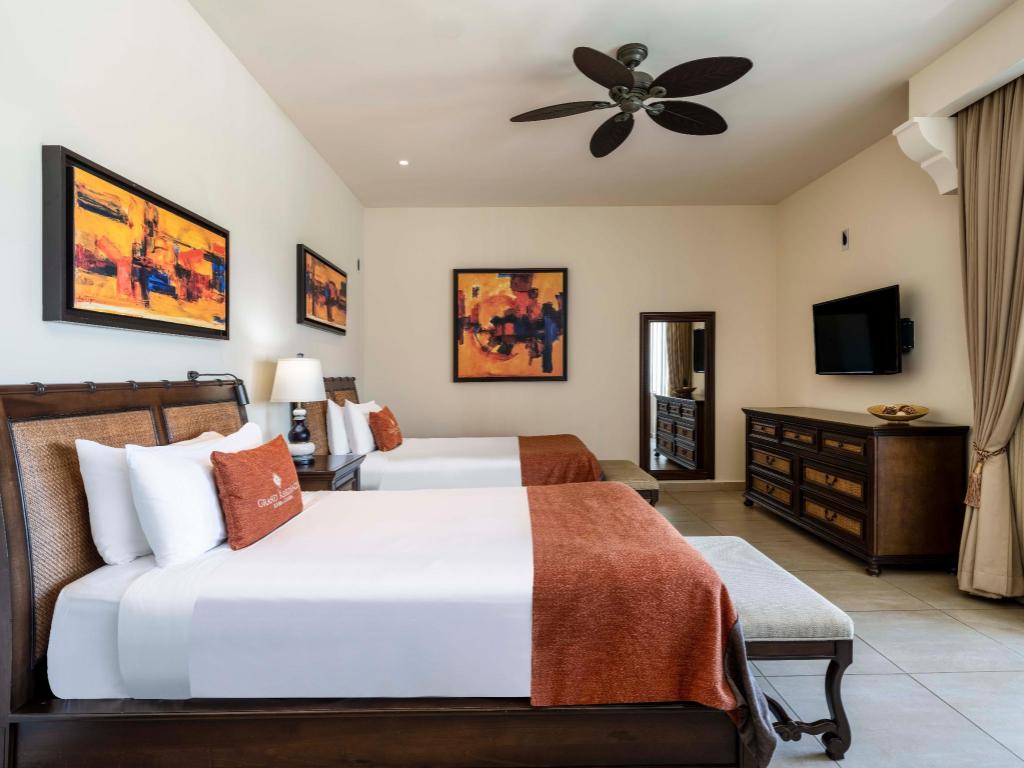 3 Bedrooms, Master, Suite, 2 Double Beds, 2 King Beds