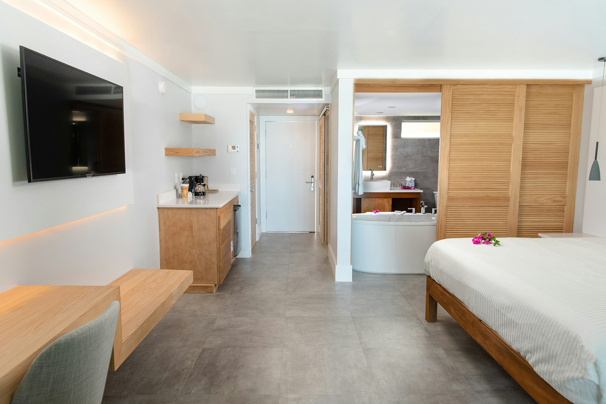Plus, Deluxe, King Bed