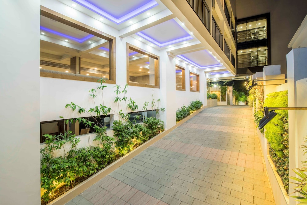 Sidra Pristine Hotel & Portico Halls 47/50