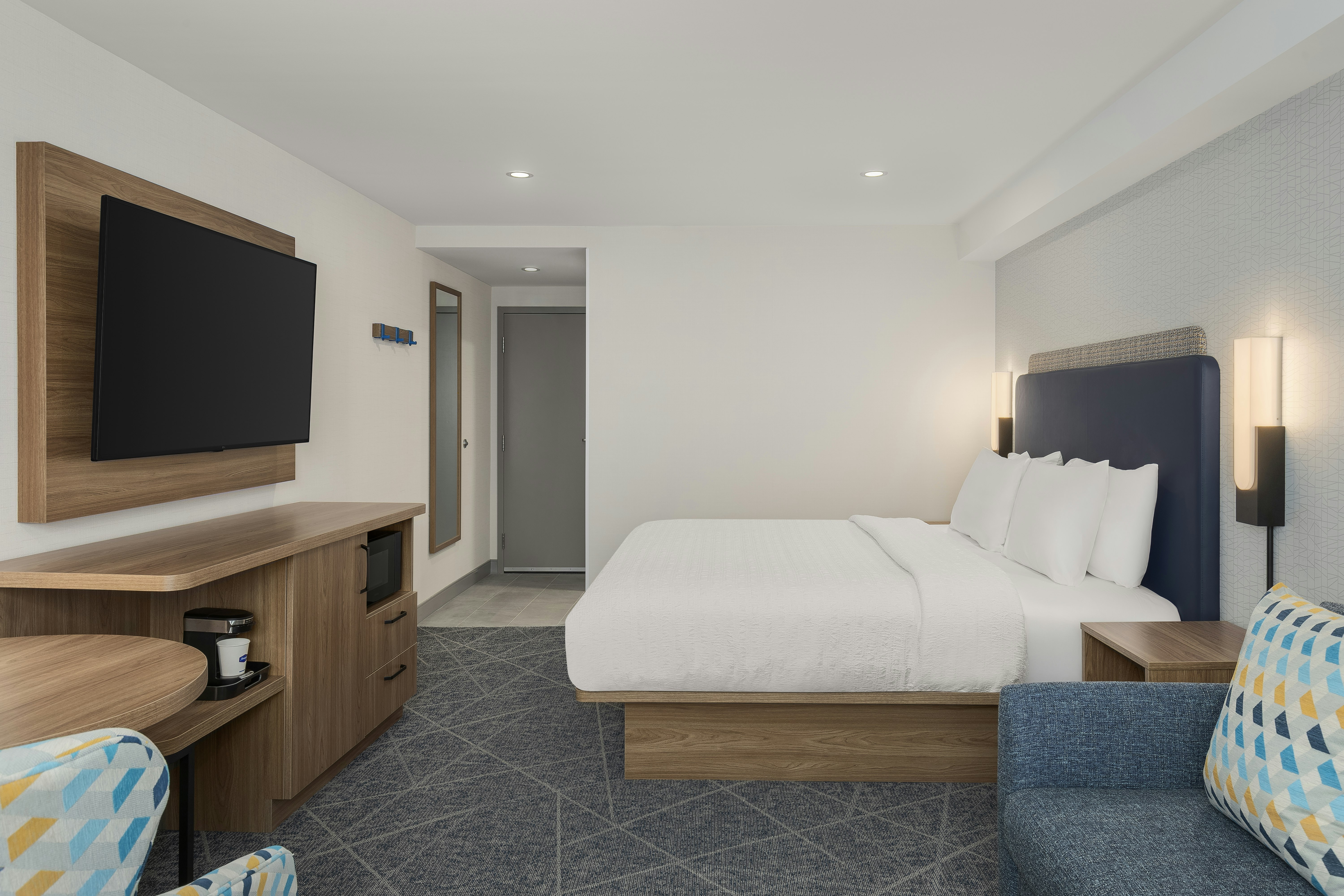 ROOM, KING BED, SOFA