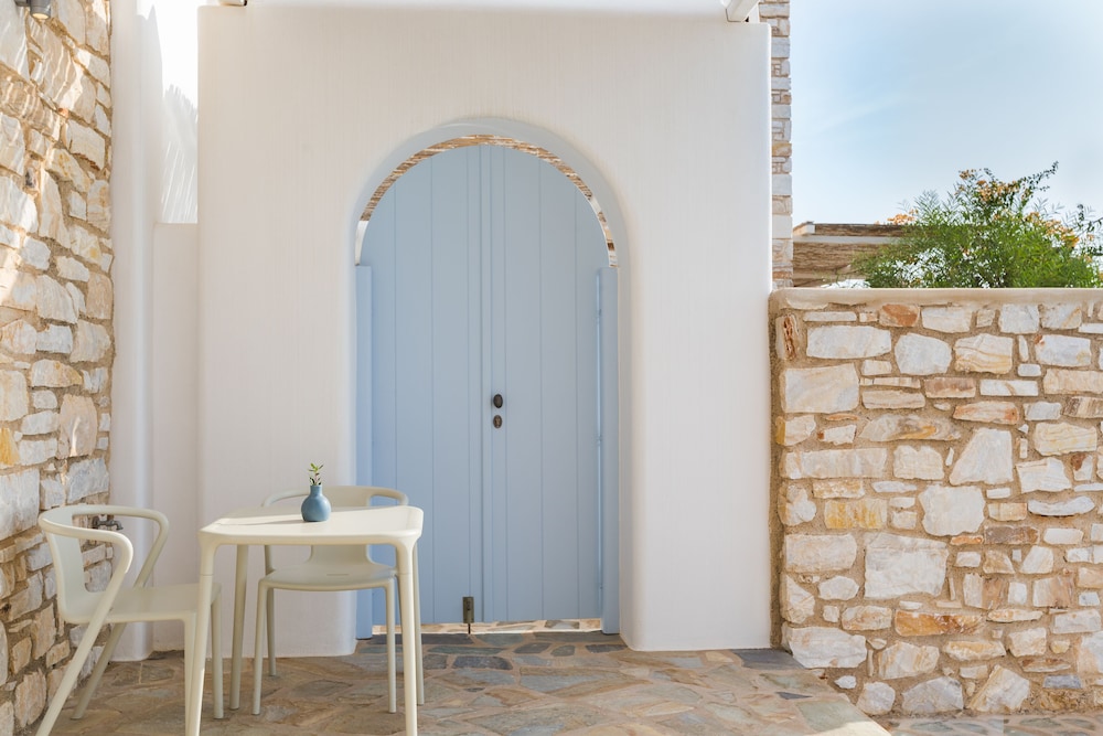 Calme Boutique Hotel Paros 48/50