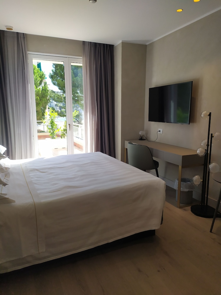 Prestige, Queen Bed, Sea View, Sun Deck