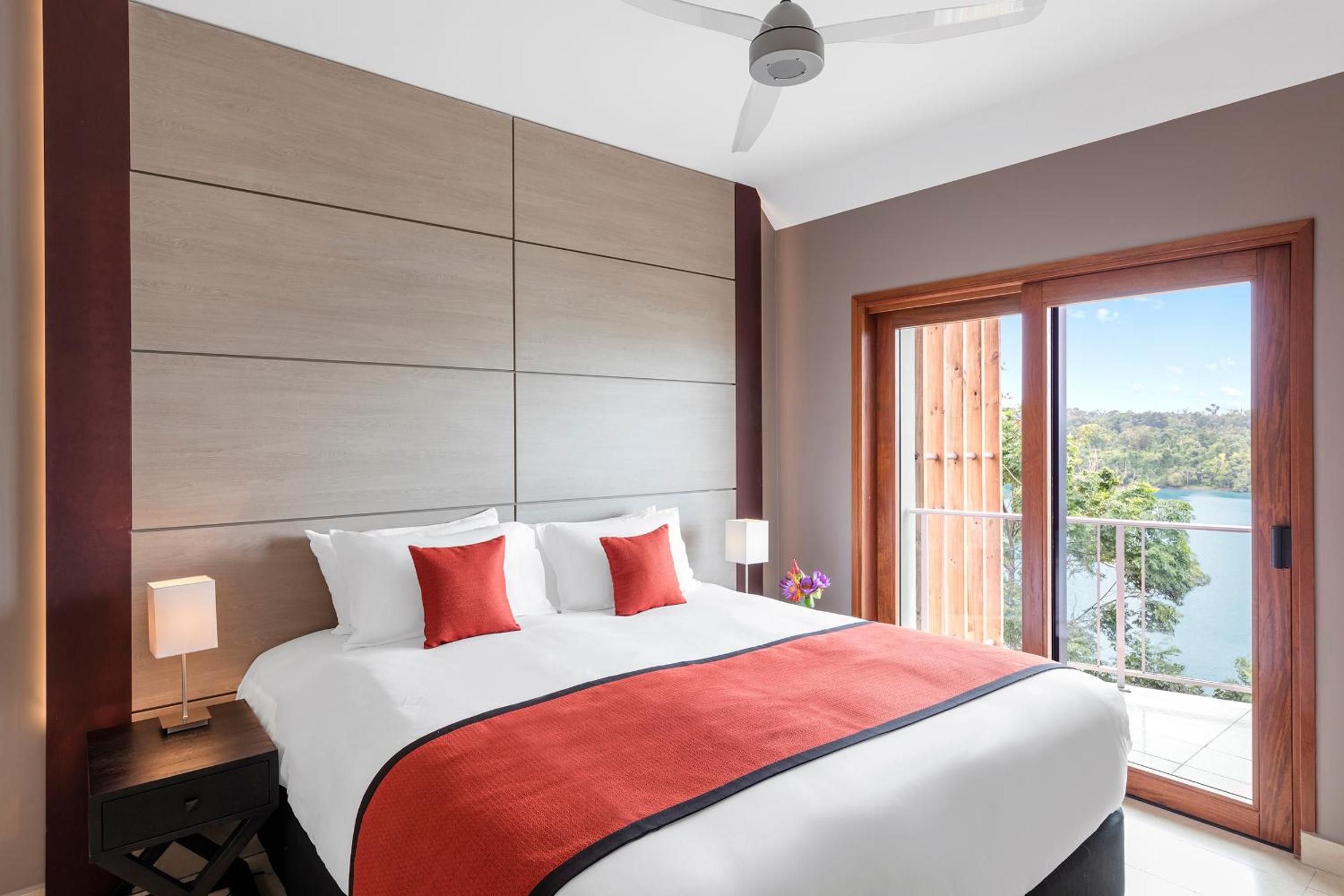 Suite, King Bed, Lagoon View, Accessible