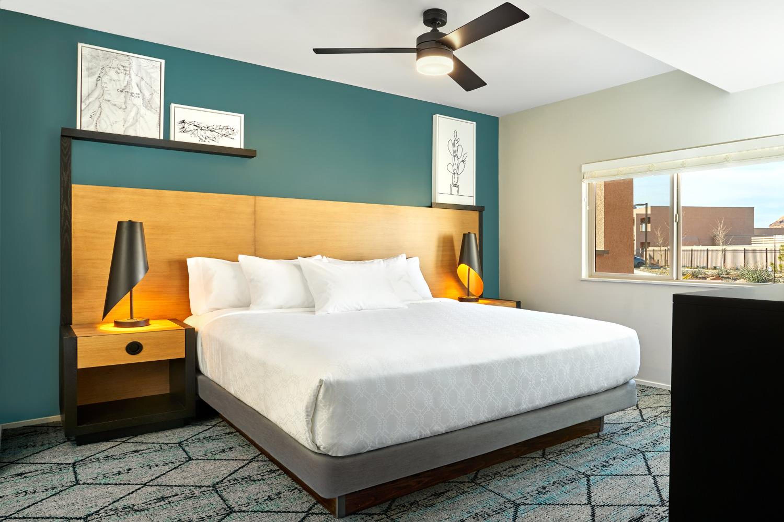 1 BEDROOM, SUITE