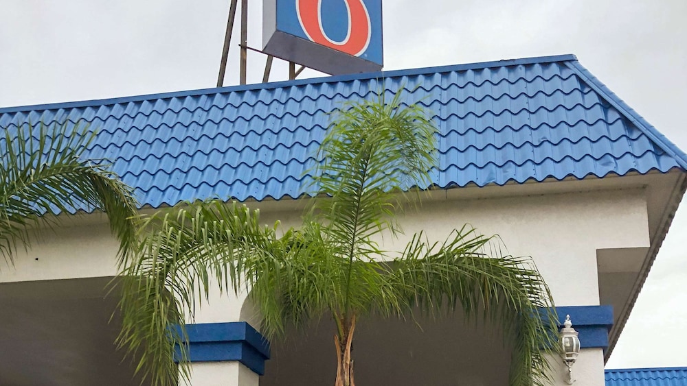 Motel6 Daytona Beach, FL - Speedway 11/57