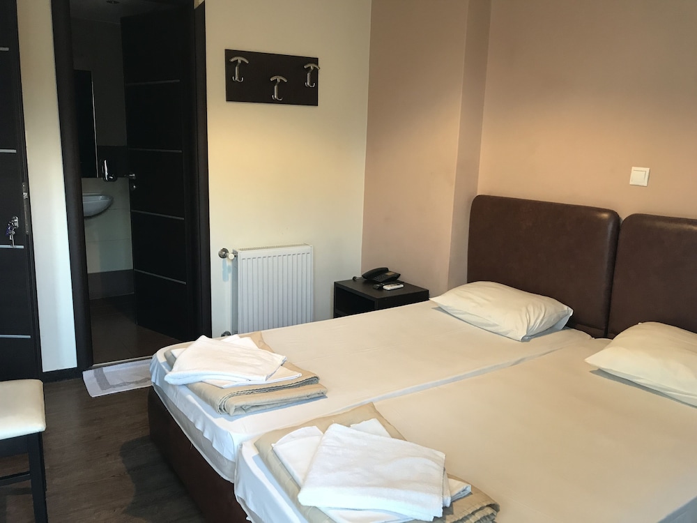 ROOM, TWIN BEDS, BALCONY