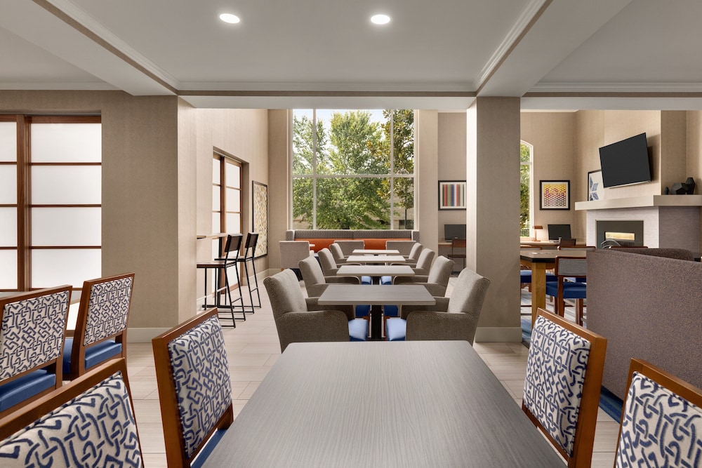 Holiday Inn Express Hotel Suites Auburn University Area 38/53