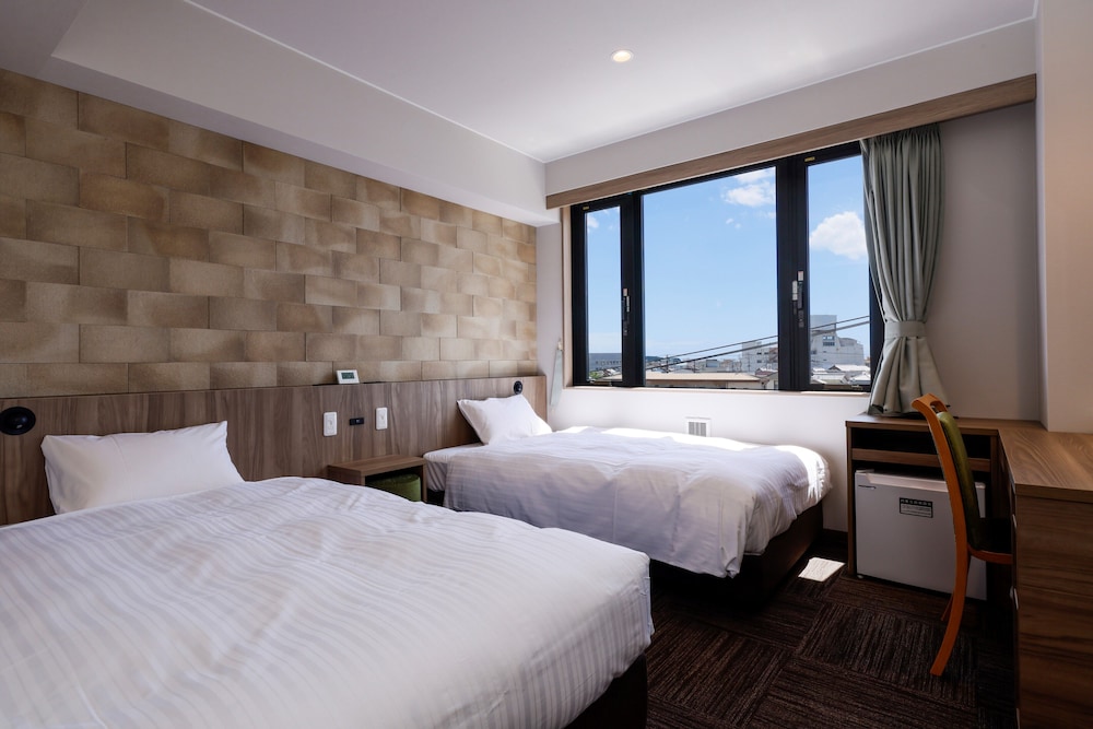Room, Twin Beds