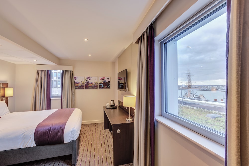 Premier Inn Portsmouth Dockyard 20/51