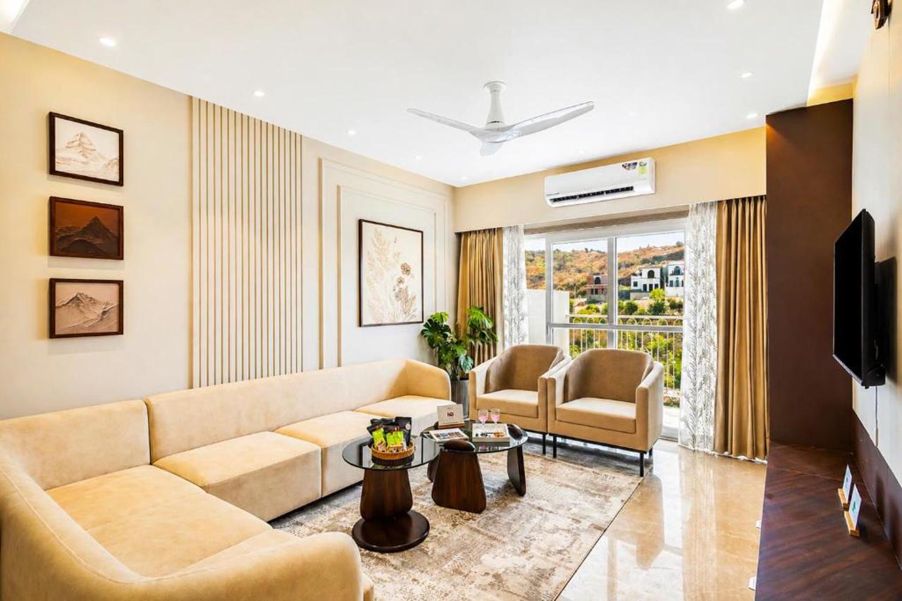ELIVAAS Shourya Viola 3 BHK Villa with Pvt Pool & Garden 10/19