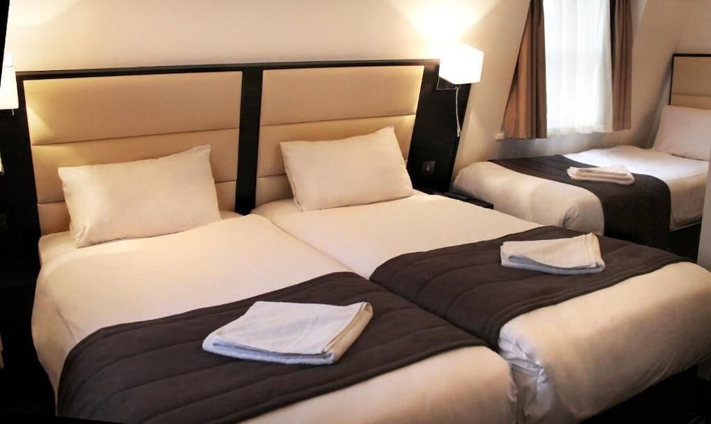 Edward Hotel Paddington 28/65