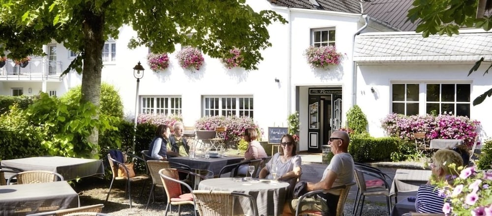 Landhotel Haus Dumicketal 12/28