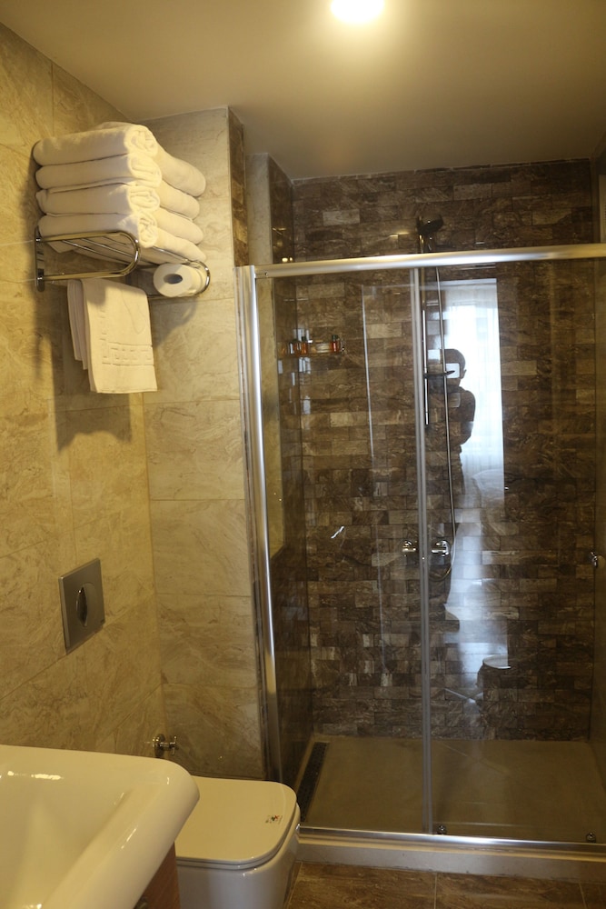 Longoz Hotel 24/25