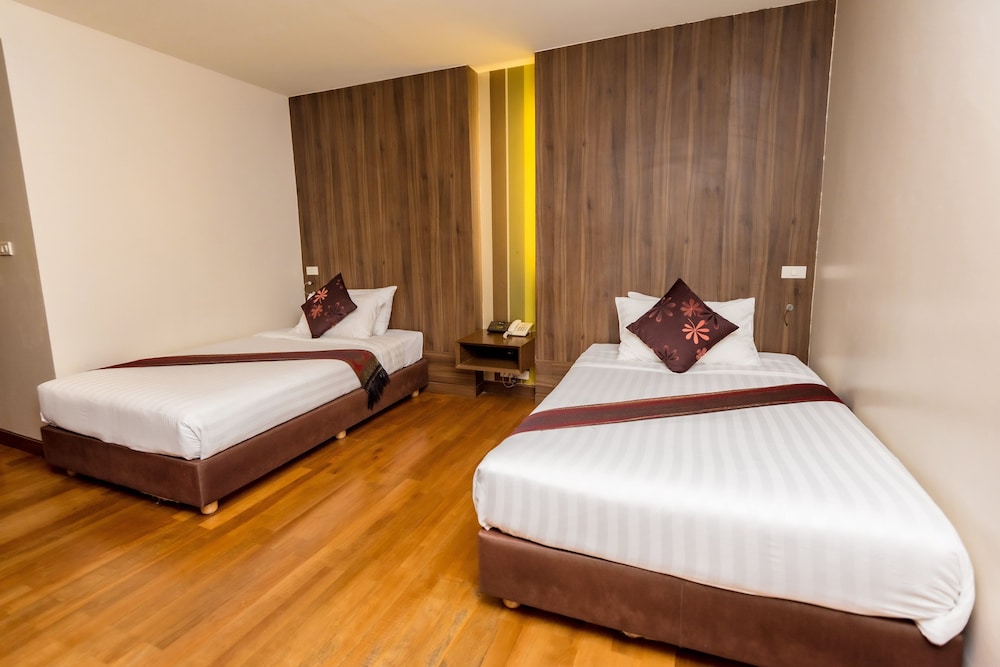 Bally Suite Silom 10/25