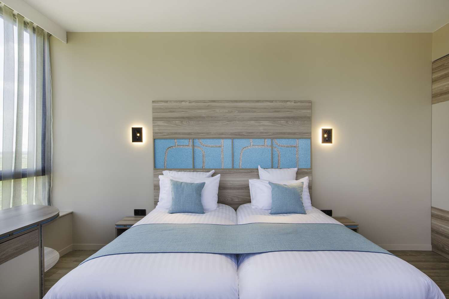 Comfort, Queen Bed